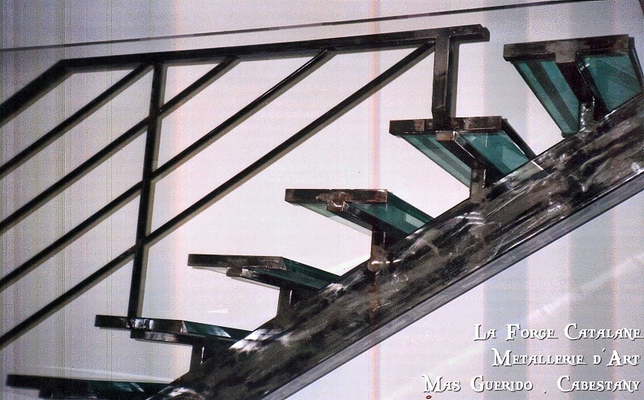 escalier fer marches en verres forge catalane 1.jpg